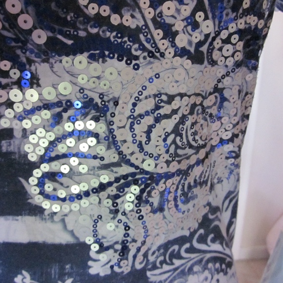 Daytrip Blue & White Striped Pattern Top w/ Sequins Burst on Front (M) - Picture 2 of 3